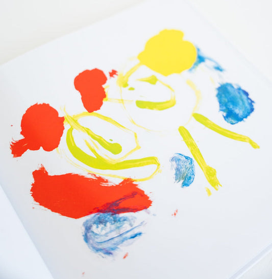TRAÇOS LANÇAMENTO · 21x21 · 24 PÁGINAS