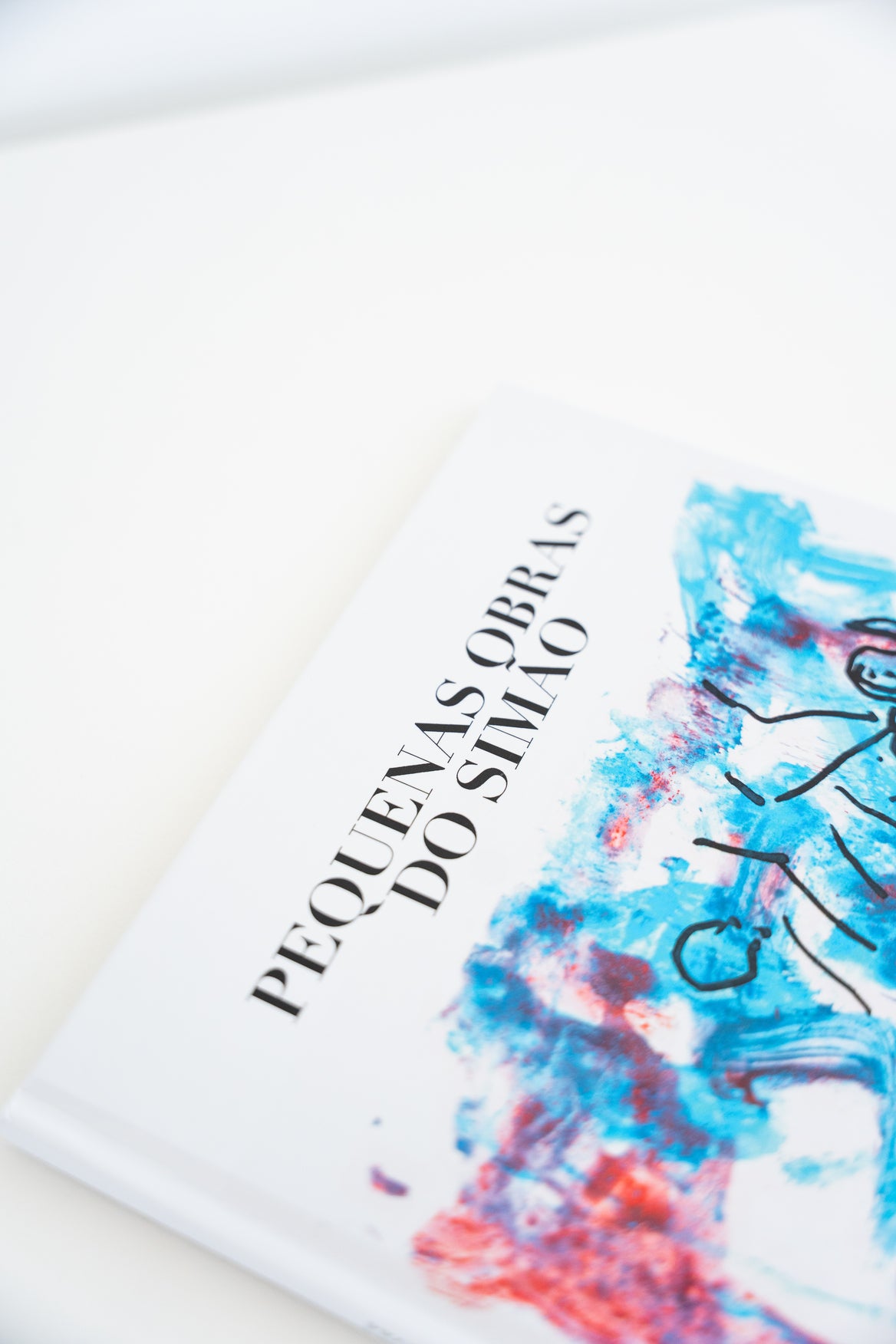 TRAÇOS LANÇAMENTO · 21x21 · 24 PÁGINAS